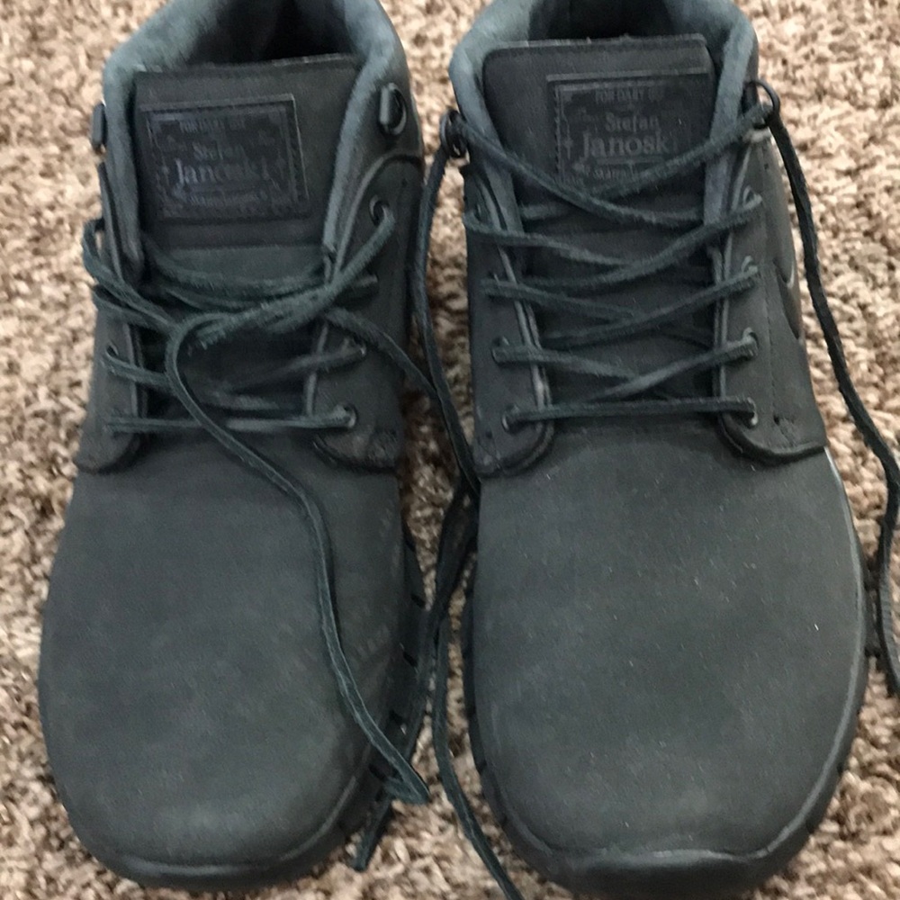 Nike men’s shoes size 8